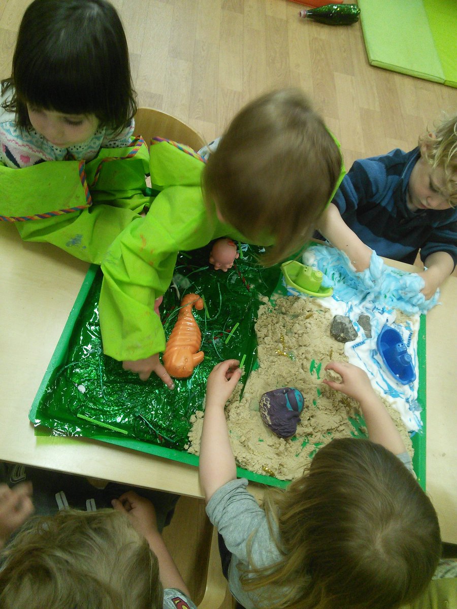 horfieldsnap's tweet photo. This morning Older Toddlers have been discussing sea creatures and exploring the sensory sea tray #undertheseamonth  #snapworld https://t.co/M4i03AV1Wl