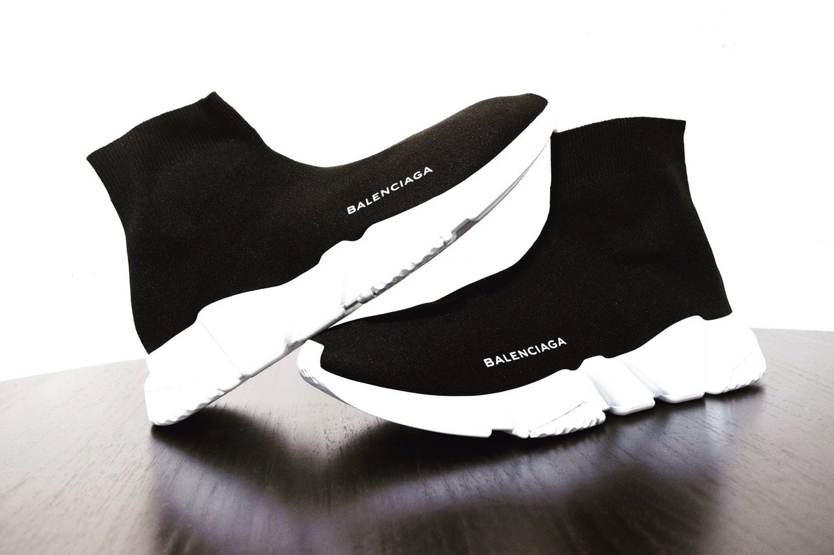 MMDjapan's tweet photo. BALENCIAGA SPEED TRANER👟
TOPのURLより、WEBストアにいけます🇯🇵
@mmdjapan 
電話でのお問い合わせはこちらでまで⬇︎
番号 0662267114
#MMDJAPAN
#BALENCIAG 
#スピードトレーナー
#SPEEDTRANER https://t.co/6eS9lIFzM3