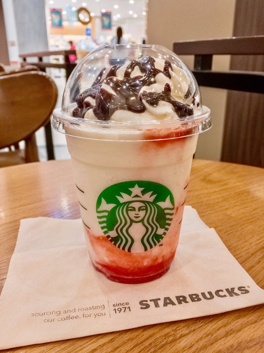ordimantw's tweet photo. Starbucks ญี่ปุ่น เริ่มขายเมนูใหม่ Strawberries &amp; cream Frappuccino เพิ่มซอสช็อกโกแลต+เปลี่ยนเป็น Non Fat ฟรี *ใส่ช็อกชิปเพิ่มอีก ¥50 https://t.co/4yjPXGEUtB