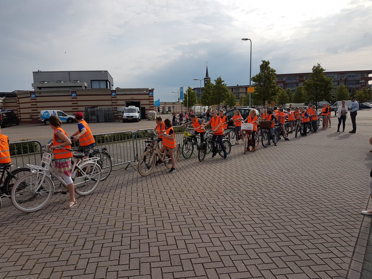 Vanmorgen verkeers examen met de klassen 7 van de basisscholen op Urk.
I.s.w met VVN Urk.
Deze  morgen zijn er meer dan 350 kinderen gestart