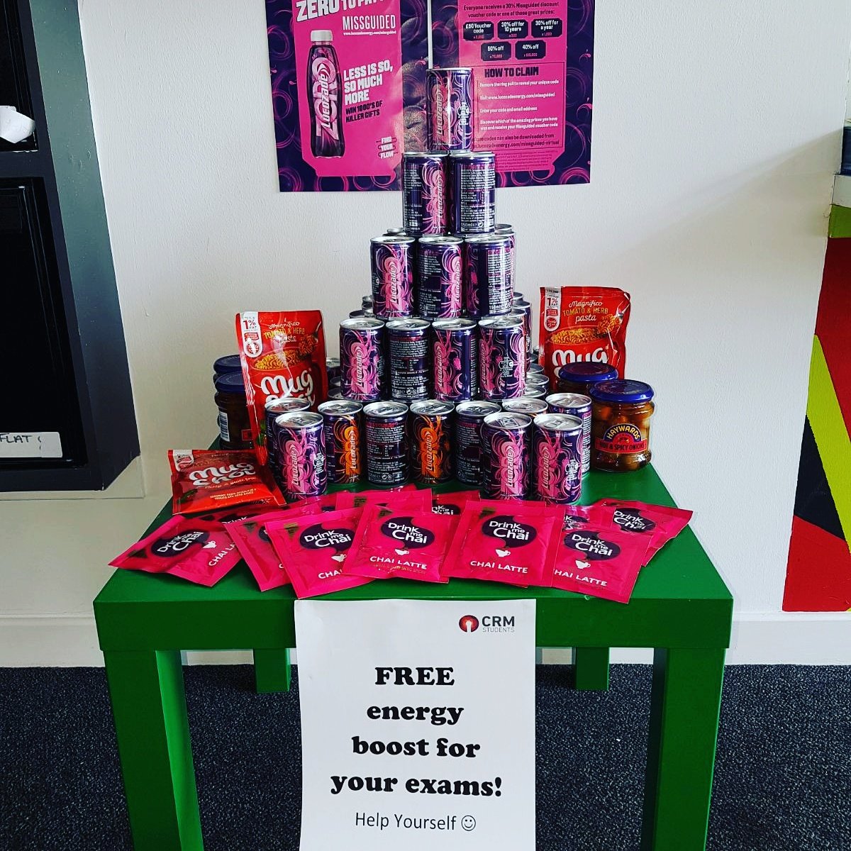 edcollres's tweet image. #Free energy boost and retail therapy in the common room!  Thanks to@diginbox@LucozadeEnergy @HaywardsUK@Drinkmechai @MugShotUK @Missguided