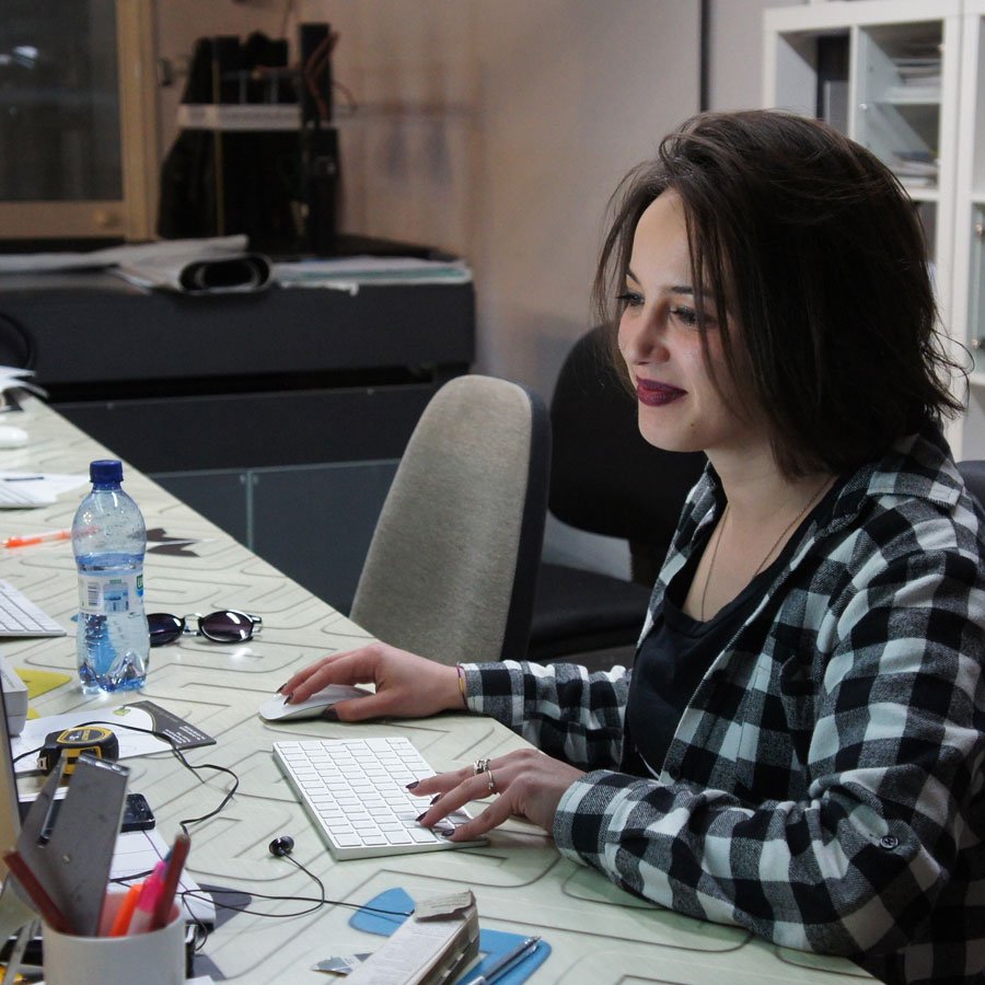 uedpescara's tweet photo. A tu per tu con la nostra ex #allieva Teresa Caposicco, oggi #Graphic e #Web #Designer presso #Muchcolours > https://t.co/QCP6frzYoy https://t.co/0qmFSK9HYk