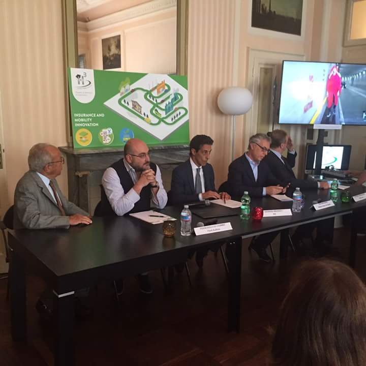 fordauthos's tweet photo. #Ford #Authos sempre in prima Linea! Il nostro Presidente Francesco Di Ciommo impegnato relatore al convegno organizzato da H3 srl #mobilità https://t.co/OwiTPTFPjc