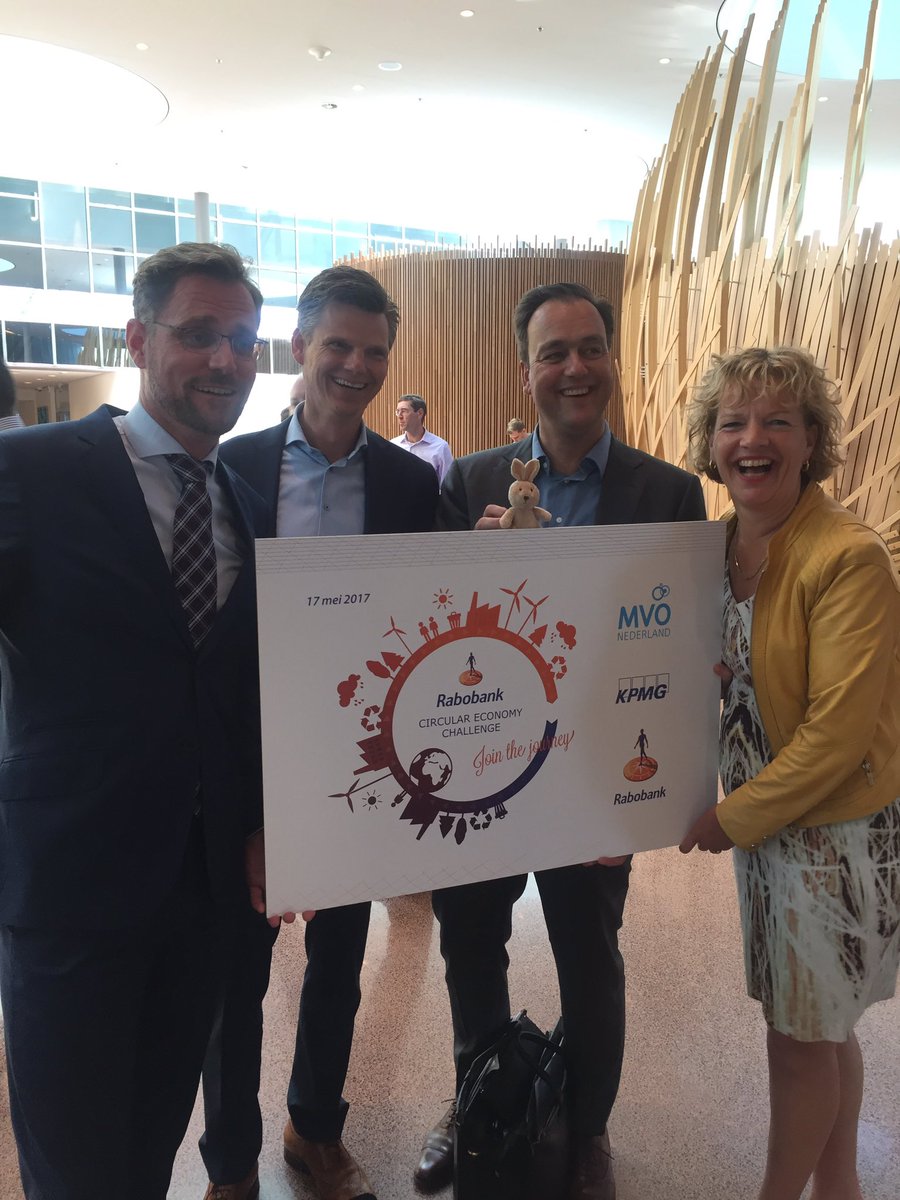 Getekend voor 100 circulaire oplossingen in 2017 met #rabobank #kpmg en #klimaatkonijn <a href="/MVO_NL/">MVO Nederland</a> mvonederland.nl/nieuws/raboban…
