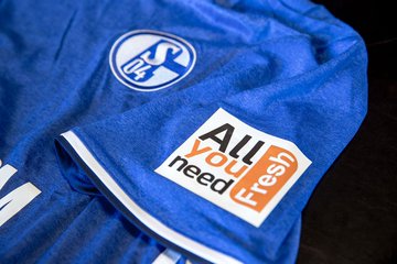 袖ロゴに決済チップ シャルケと新ユニフォーム 袖スポンサーの取り組みが革新的 スポーツビジネス考察ブログ Spodigi