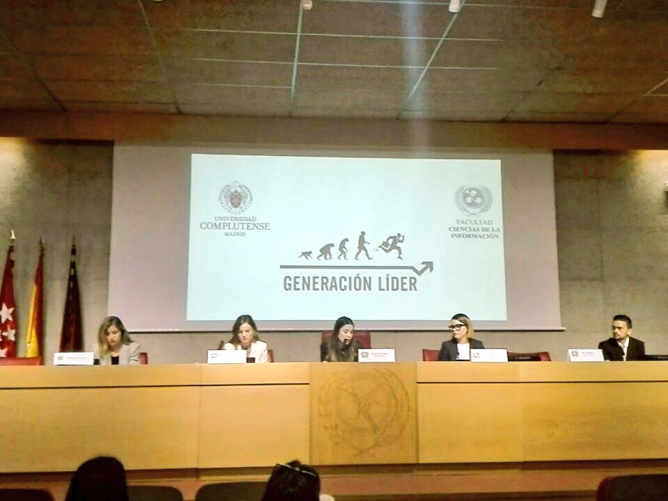 Continuamos con la tercera y última mesa, dedicada a las RRSS con <a href="/educornago/">Edu Cornago</a> @itsleblonde <a href="/TIWIWORLD/">TIWI</a> <a href="/saminthestreet/">Susana Ares</a> #GeneraciónLíder
