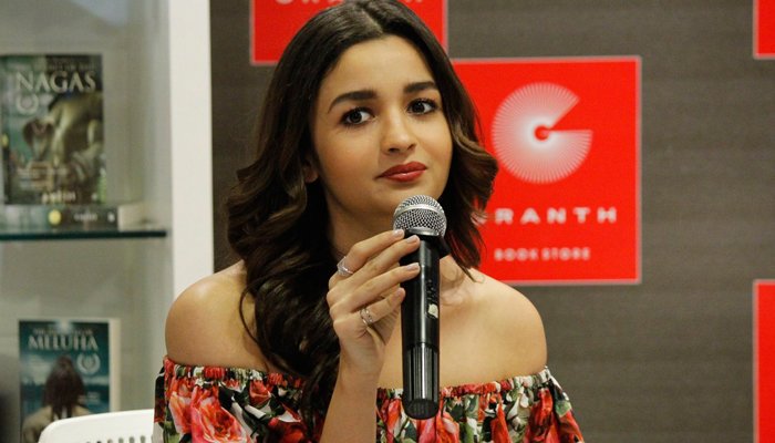 ImSandeepKkc's tweet photo. I love u world's most gorgeous girl😍 @aliaa08 😘😘 https://t.co/LseoWkj504
