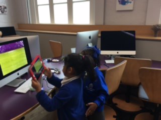 CLConnected's tweet photo. Reception's budding botanists and eager entomologist. Looking closely with microscopes @HeathbrookPri @Celestron #workhsop #EYFS https://t.co/2fkzi6wQJp