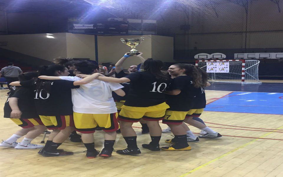 Café de Martina Basket Cervantes, campeón regional femenino apbclm.com/cafe-de-martin…