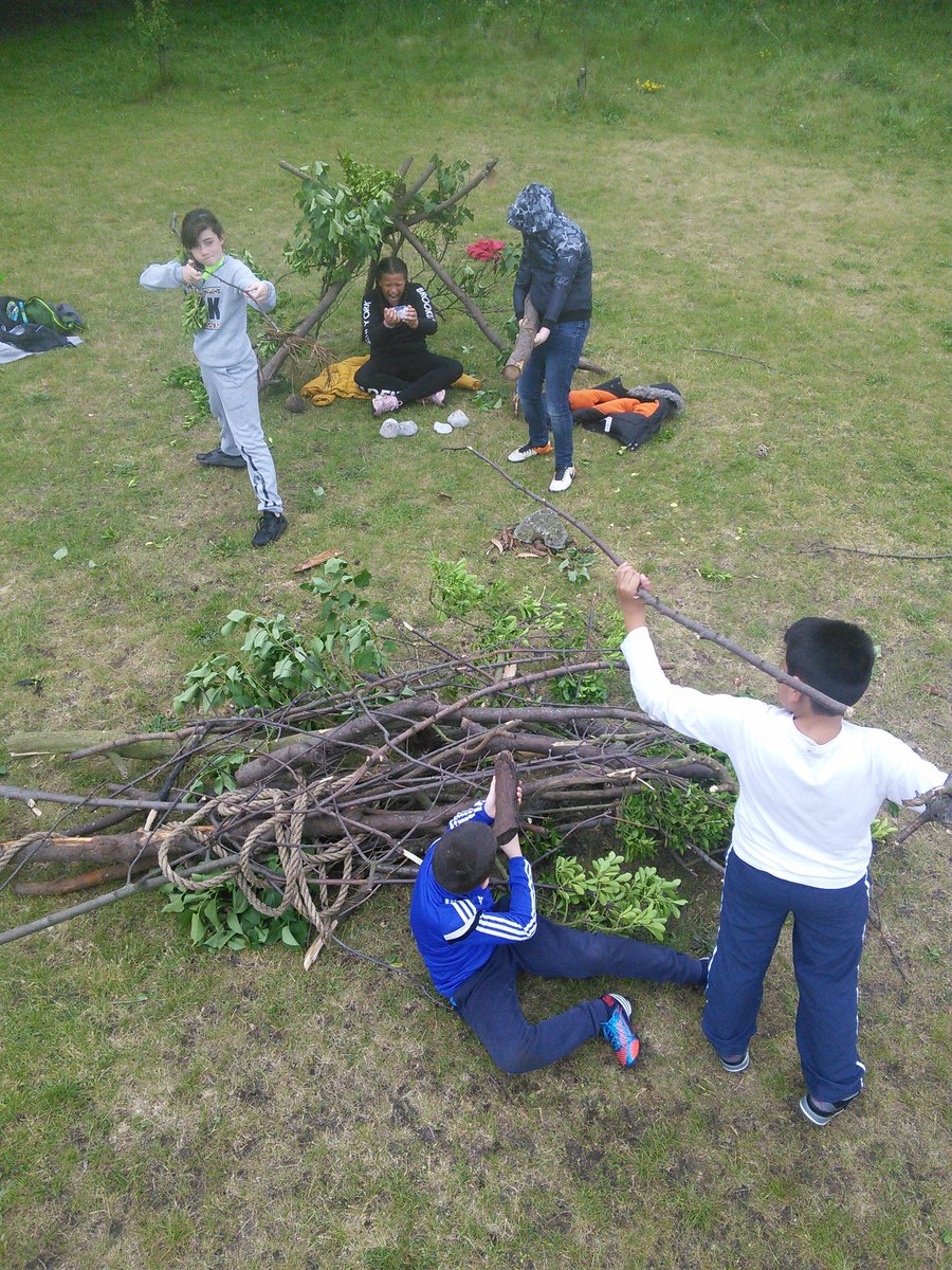 ursulineprimary's tweet photo. 6U produced some fantastic nature art today inspired by Jamie Harkin.  @GreenTimeFS @ForestSchoolUK #forestschool #natureart https://t.co/7g7mg4C6yK