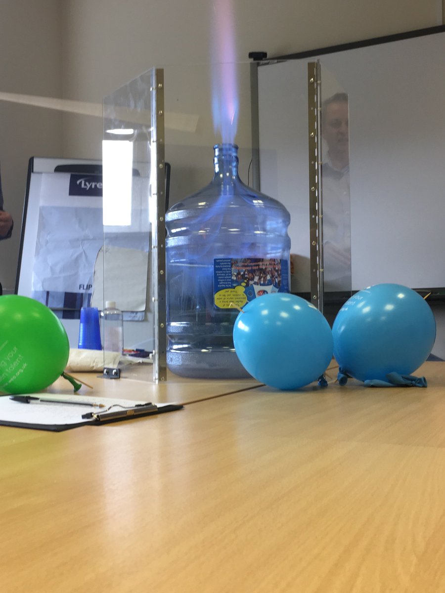 WEANW's tweet photo. More #learningatworkweek this time in the Liverpool office with #ExciteWithScience supported by @RAS_Outreach @RoySocChem @wellcometrust https://t.co/wrFhEPu9Om
