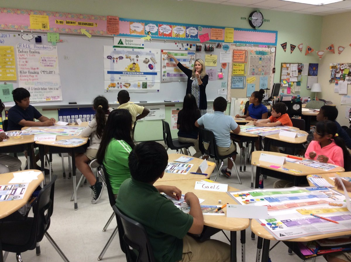 KBuck99's tweet photo. Thank you @askRegions for coming to teach our students about #Entrepreneurship ! @ParksideProud @Parkside4th https://t.co/puh3xQFmEI