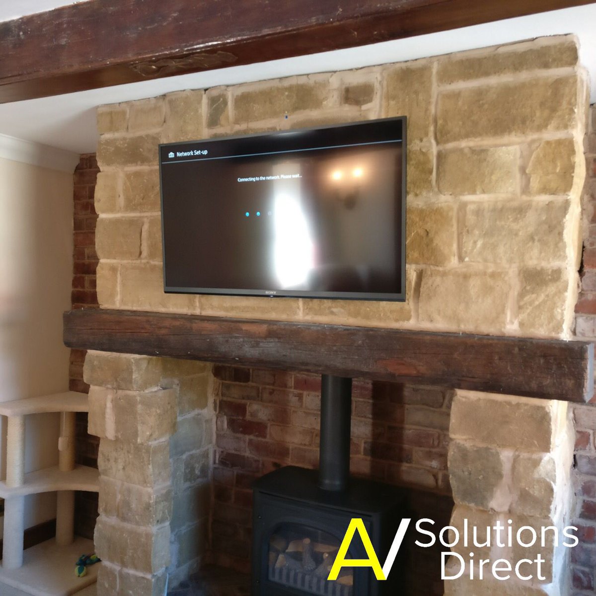 AVSDUK's tweet photo. Nice wall mount of a TV on a traditional brick wall #Avtweeps #avinstalls #wallmount #sonyTVs #custominstall #HDdistribution https://t.co/Ae5zG6criq