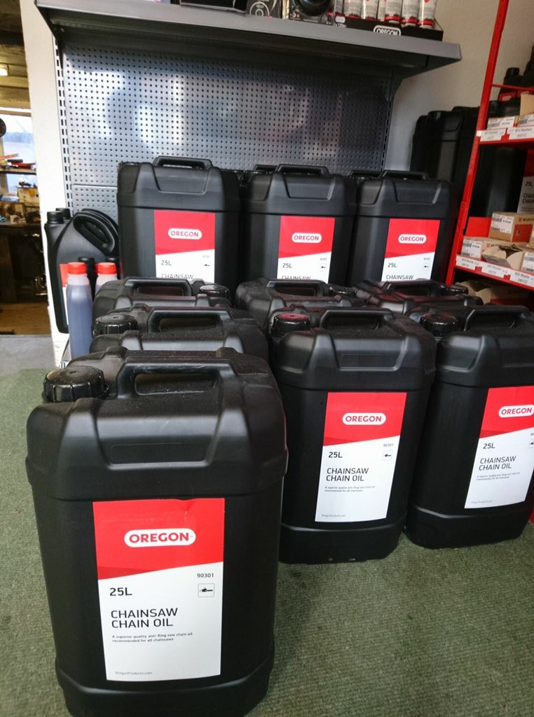 DTHdorking's tweet photo. **RE-STOCKED**
Oregon chainsaw chain oil @DTHdorking #treesurgoens #chainsaw https://t.co/LjDeaaWWxV