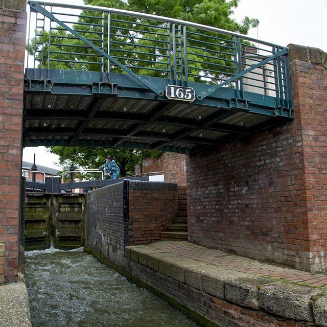 OxTweets's tweet photo. "@Shotatanangle" The canal lock at Banbury #shotatanangle #banbury #canal #photomeet ©William Mankelow 📷: ... https://t.co/GEC5jCIonz