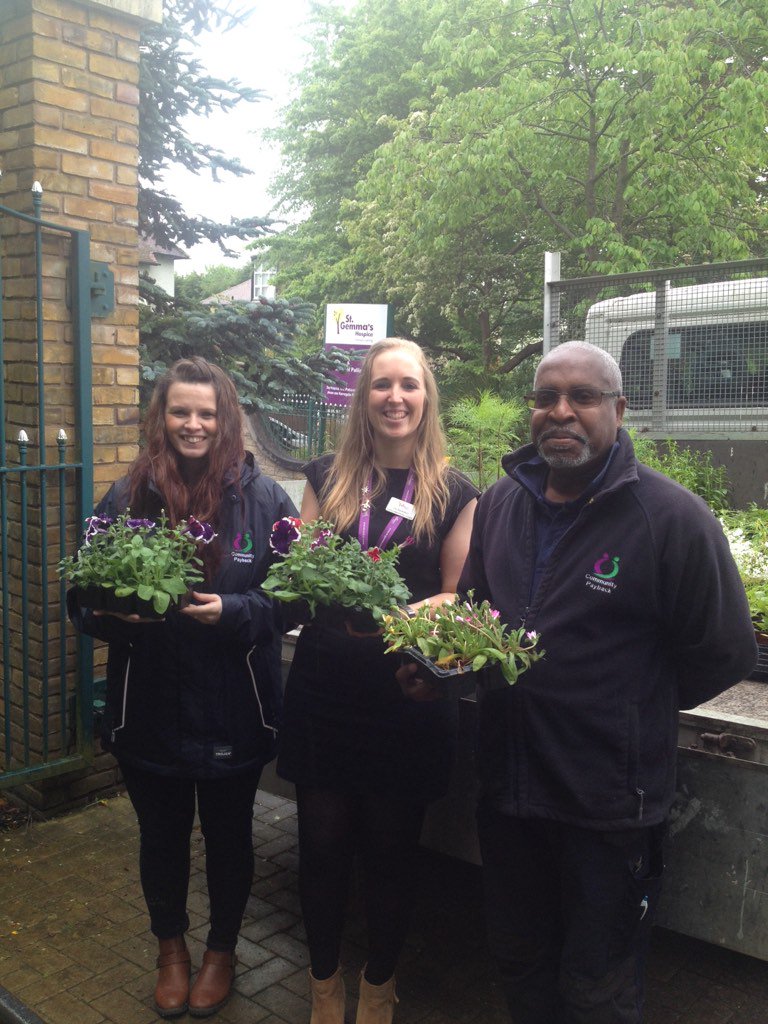 WYorksProbation's tweet image. Leeds Community Payback handing over a van load of bedding plants at St Gemma's Hospice for their Open Gardens day