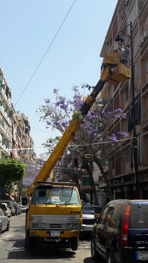 اعمال صيانة الإنارة في شارع السبيل وساحة الملعب البلدي - #بيروت