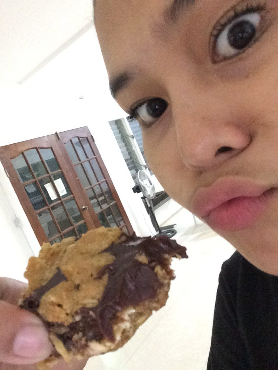 twindelosreyes's tweet photo. Dijud lalim dog on kay magcrave nalang kag basig unsan lol thankyou self 😂 #brownies #chuckie #firstdat ❤❤❤ https://t.co/BWpNkHn8gF