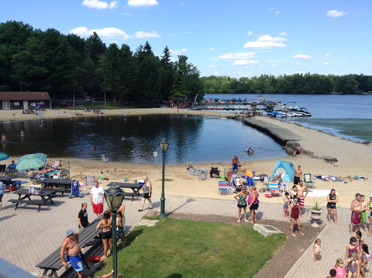 splitrockresort's tweet photo. This warm weather is making us dream of days on the beach! #LakeHarmony #SplitRockResort https://t.co/kZKiSBShuS