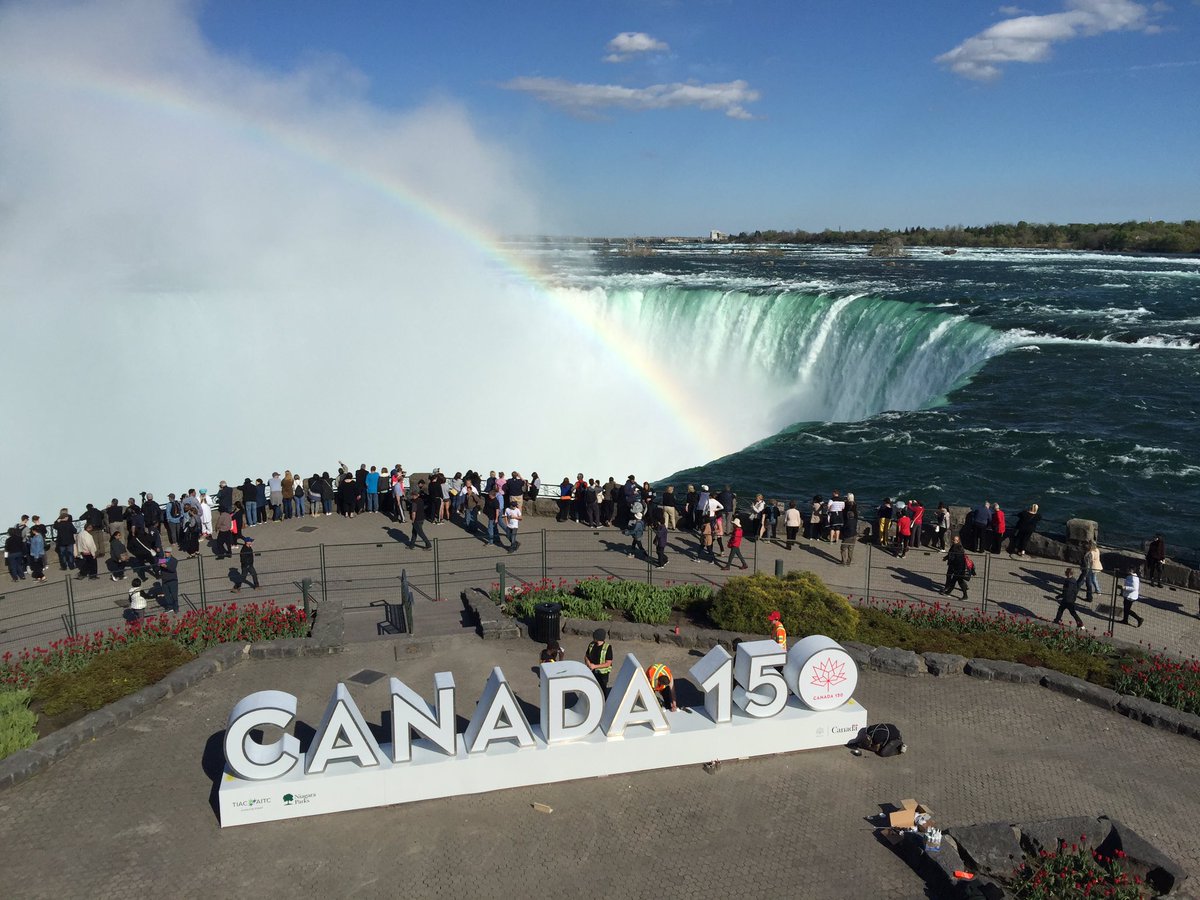OntarioTravel's tweet photo. A1. Celebrating with everyone but first stop, Niagara for a selfie with the new 150 Canada structure! #CanadaChat #DiscoverON 📸@chrisgiles87 https://t.co/rKlYsXJf3o