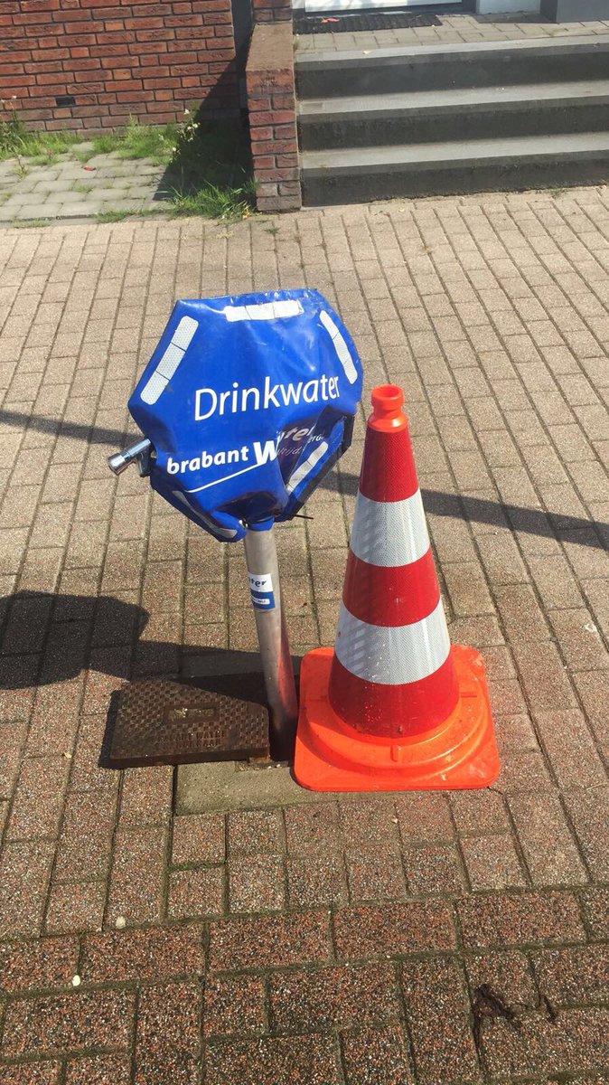 SJVRosmalen's tweet photo. Met dit warme weer is er door SJV gezorgd voor drinkwater onderweg. Dank aan Brabant Water dat dit geregeld kon worden! 
Succes iedereen 👍🏻 https://t.co/F21mnK25fy