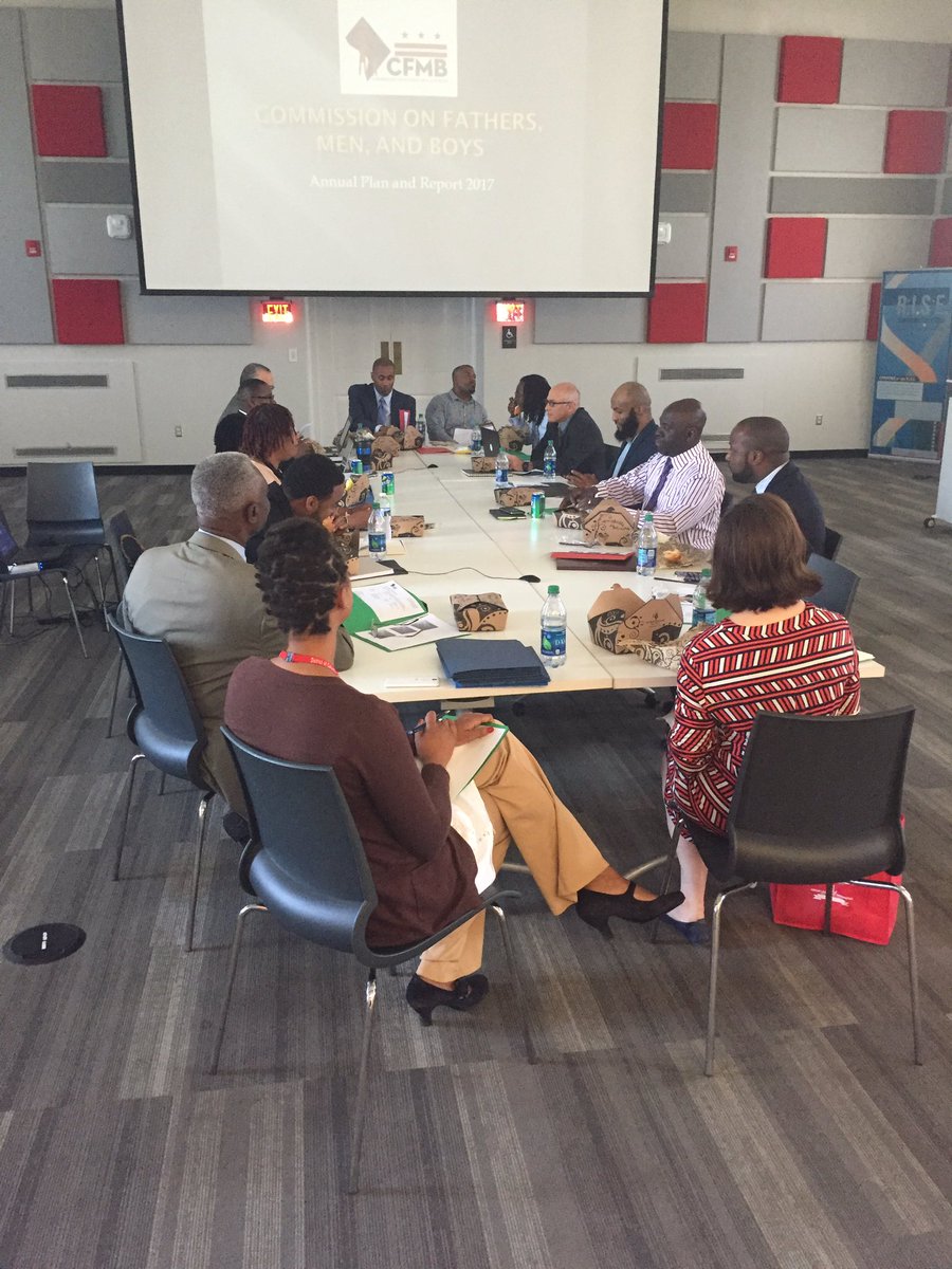 DC_CFMB's tweet photo. 4th CFMB Interagency Meeting talking about data sharing and tracking w/our core agency partners. #DCData #BrownBagDC https://t.co/mUypcPyxwz