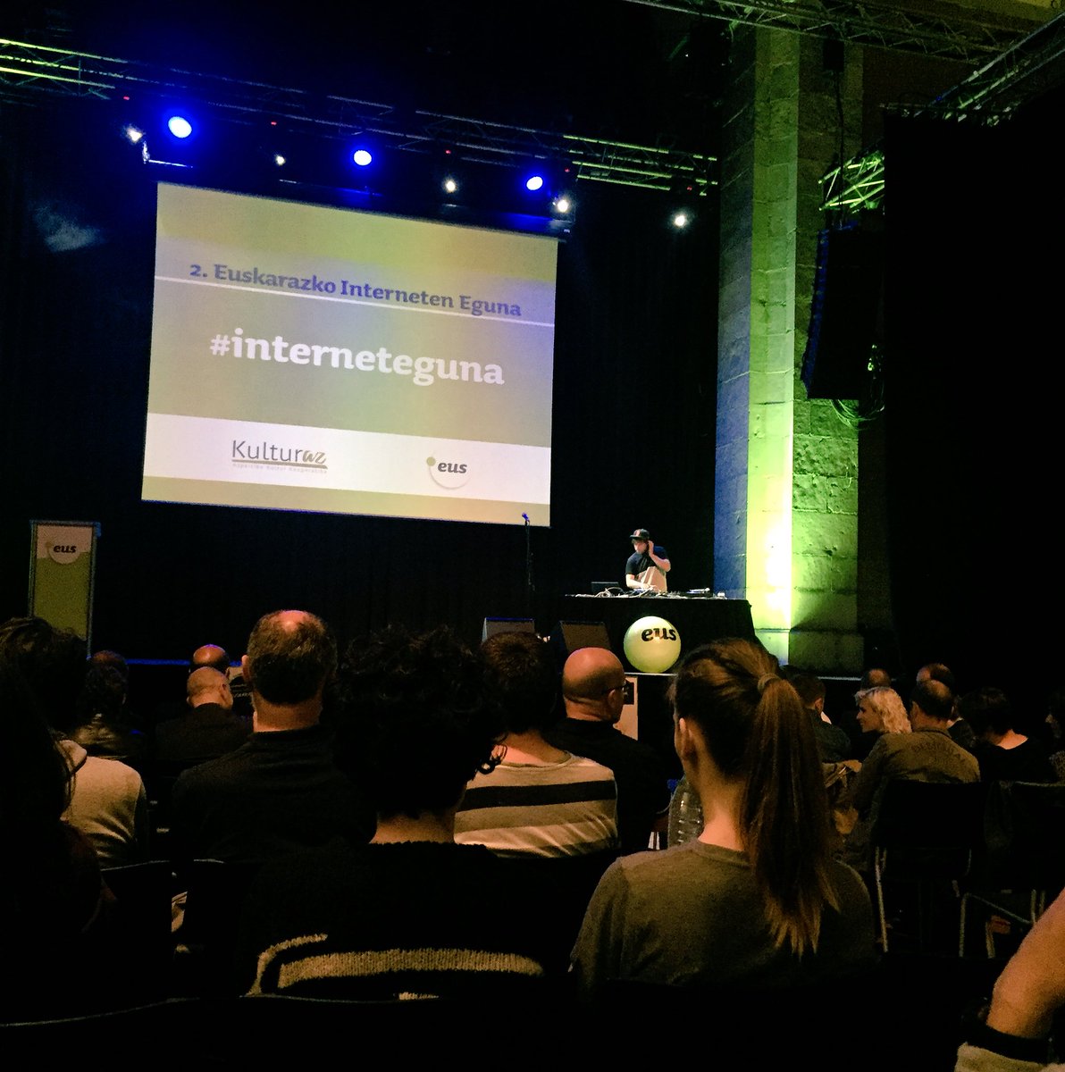 aitormanah's tweet photo. Azpeitian Sanagustinen euskarazko internet eguna hastear #Interneteguna https://t.co/2trrDO5YpY