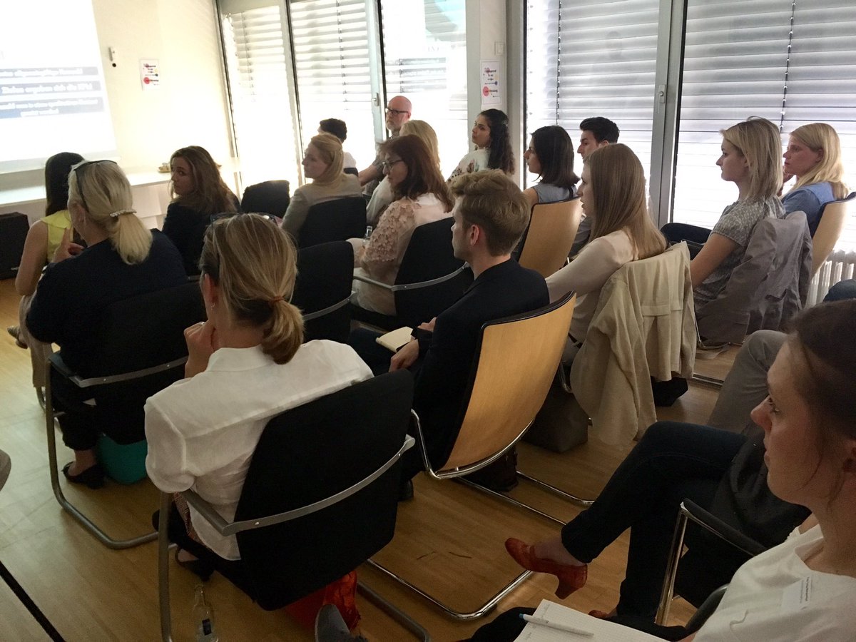 smcdus's tweet photo. #SMCDUS die zehnte #socialmedia #night bei @newsradar hat interessierte Teilnehmer :-) https://t.co/c6ZZ9yGmNo