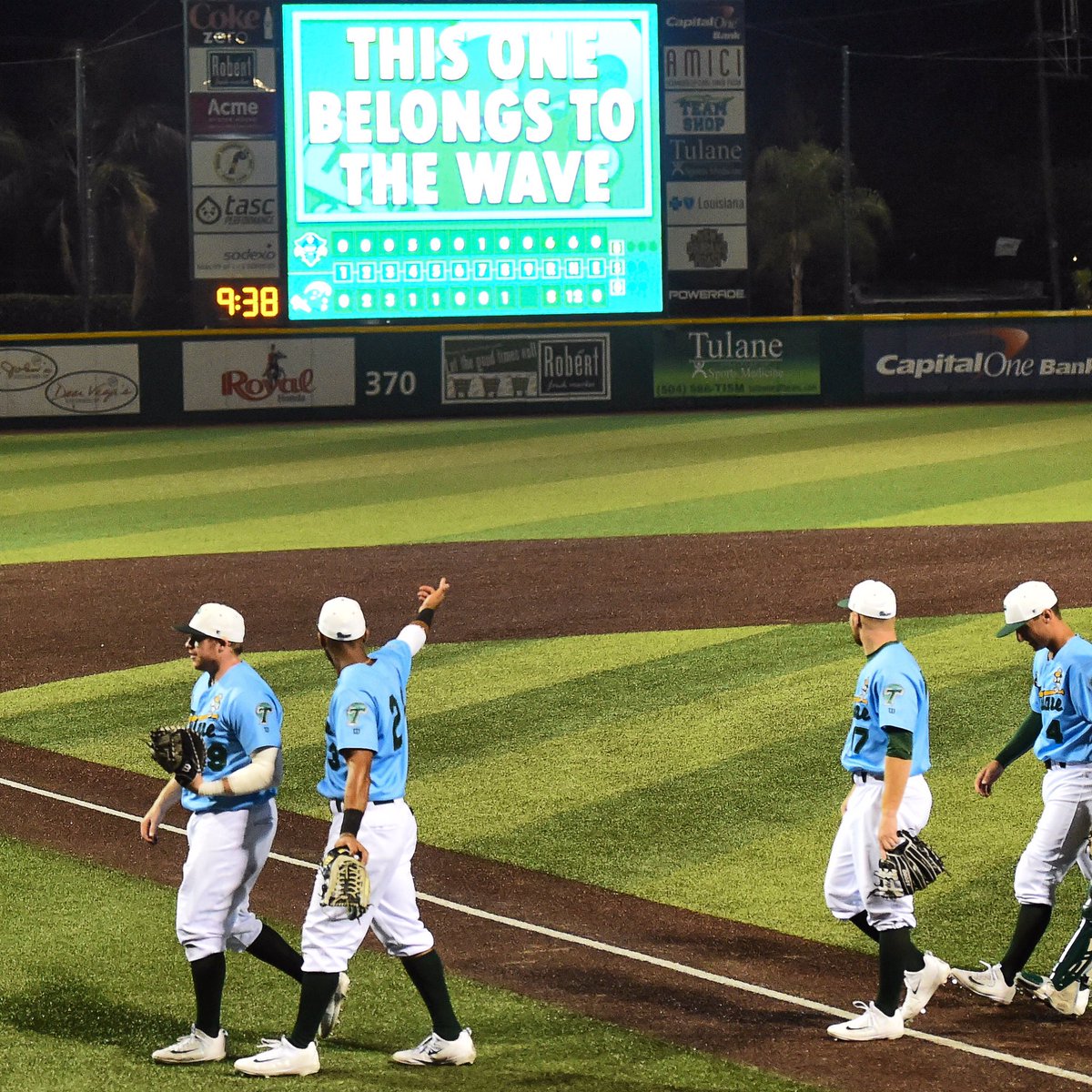 ParkerWaters's tweet image. When you walk off the field at GFATS for the last time in your @GreenWaveBSB career and glance at the scoreboard. #lastingmemory #Tulane