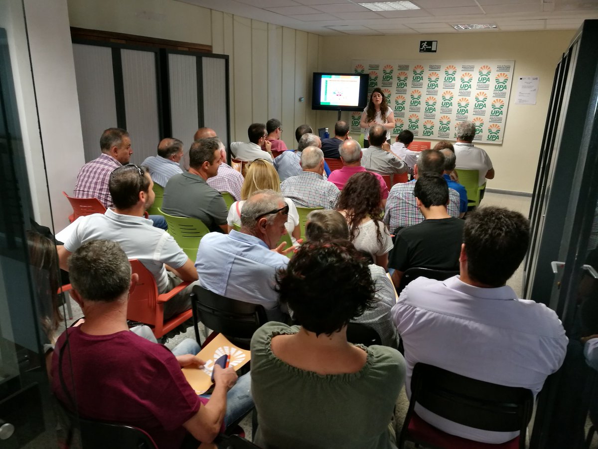 UPAJAEN's tweet photo. ÉXITO Se nos ha quedado pequeña la sala de conferencias. MASIVA afluencia de agricultores a la jornada y amplio respaldo a su Organización. https://t.co/BZ9cn016ja