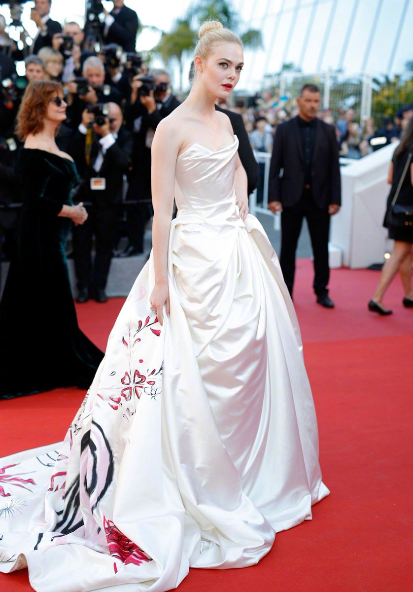 couturegalaxy tweet picture