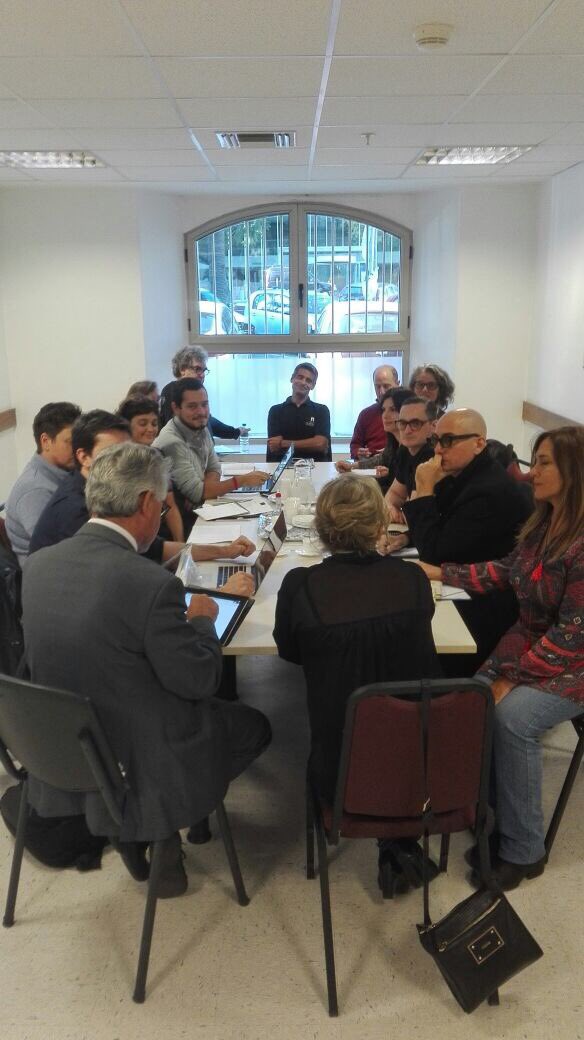 danielabouret's tweet photo. Planificando #opera en el @TeatroSolis https://t.co/7To0w4orw1