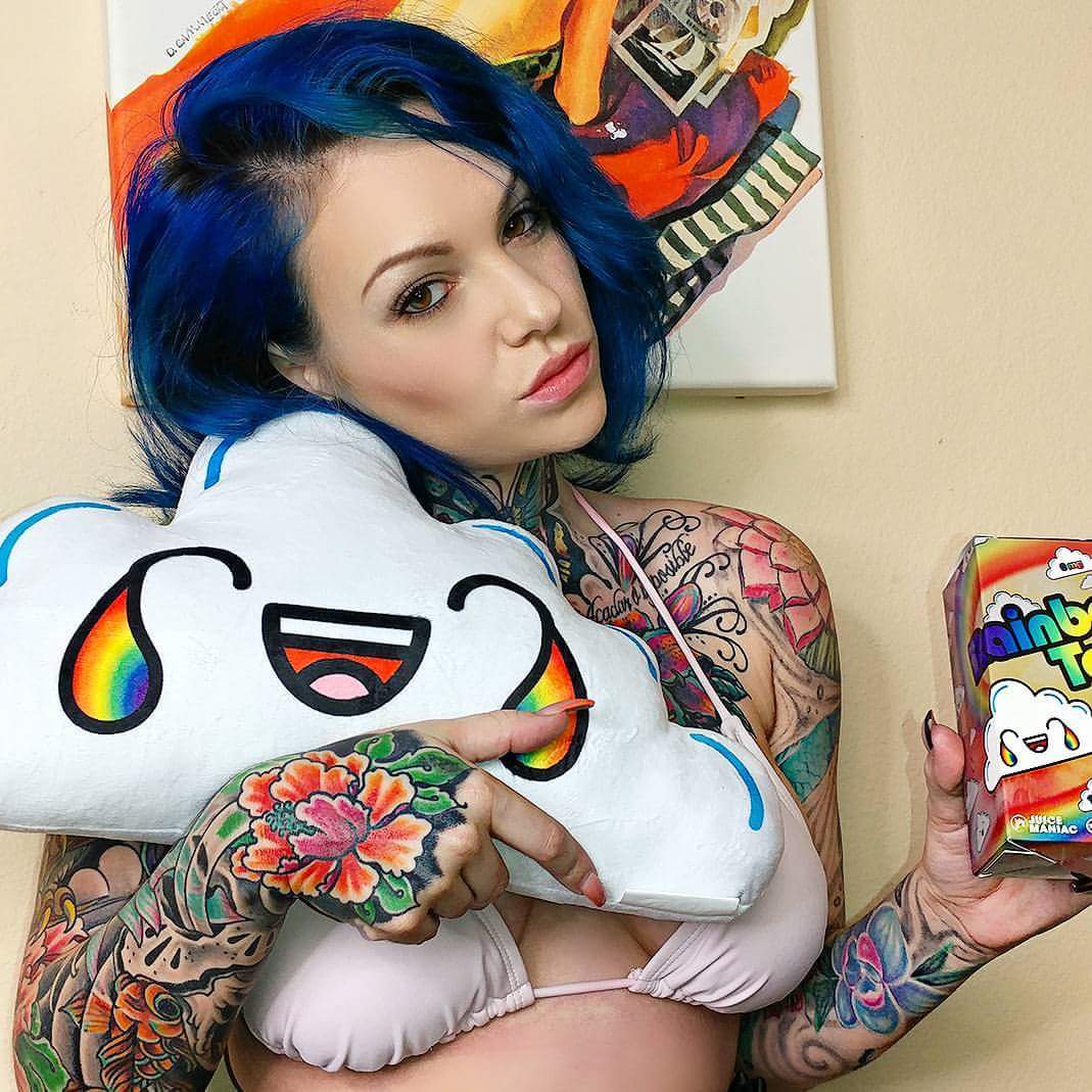 fredblogs01's tweet photo. @Biscroute
#tattooed #PBlue
#SuicideGirls https://t.co/yiknJXK62b