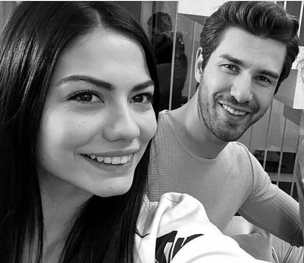 yarendadr1's tweet photo. #DemetÖzdemir #Furkanpalali #No309set mükemmellik 🎈✌❤💋💗😇 https://t.co/THza9CRI9X