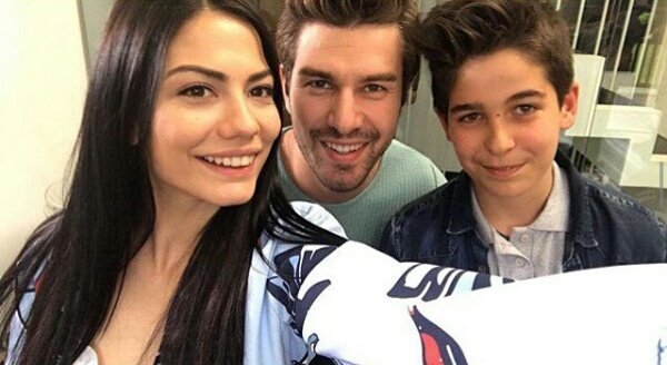 yarendadr1's tweet photo. #DemetÖzdemir #Furkanpalali #No309set mükemmellik 🎈✌❤💋💗😇 https://t.co/THza9CRI9X