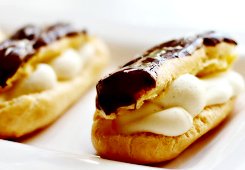 Foodaesthetix's tweet photo. #Eclairs https://t.co/UQdXKqP1qK