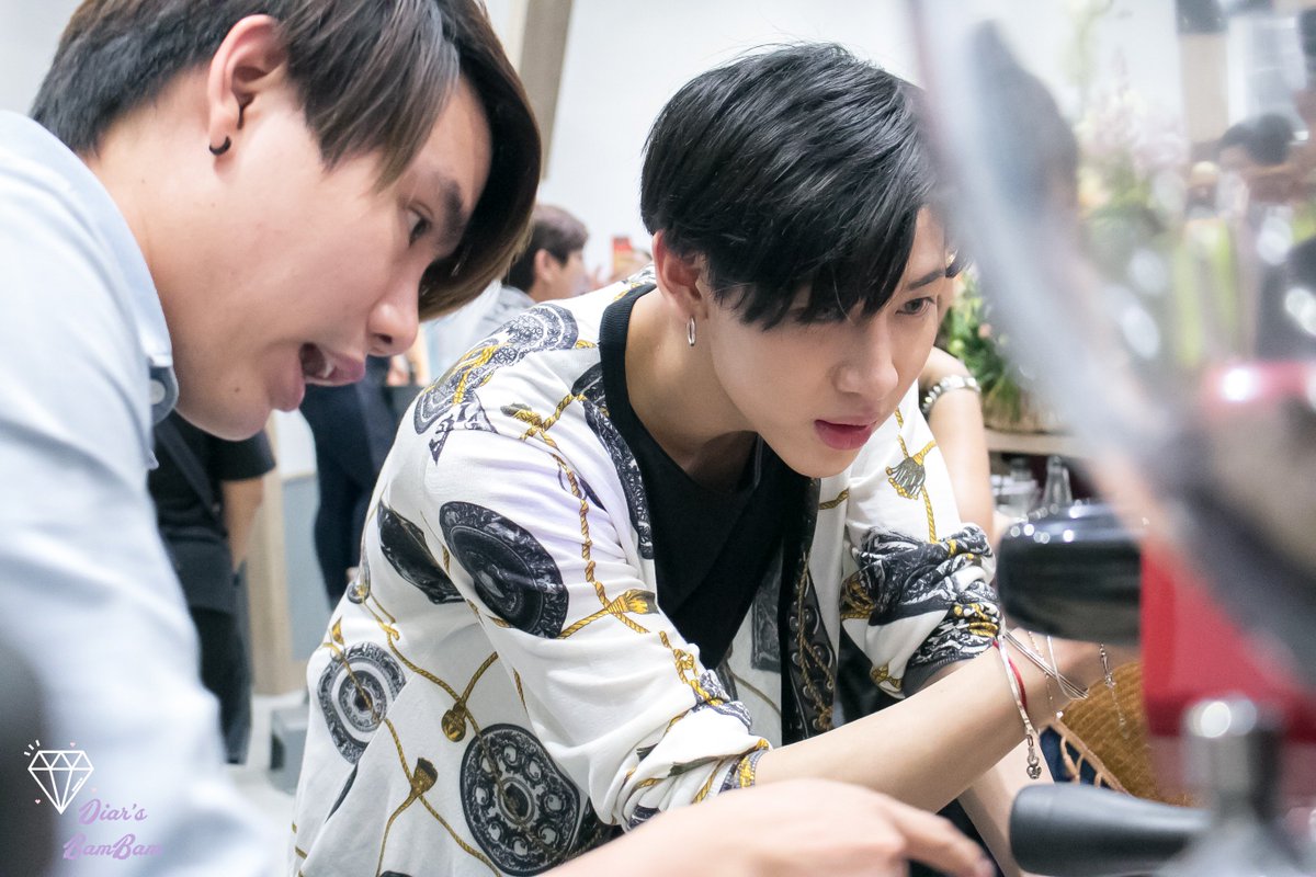 diarsbam's tweet photo. [160517] บาริสต้าหล่อบอกต่อด้วย #BamBam #뱀뱀 #Bchillcafe https://t.co/GcBBaFrF86