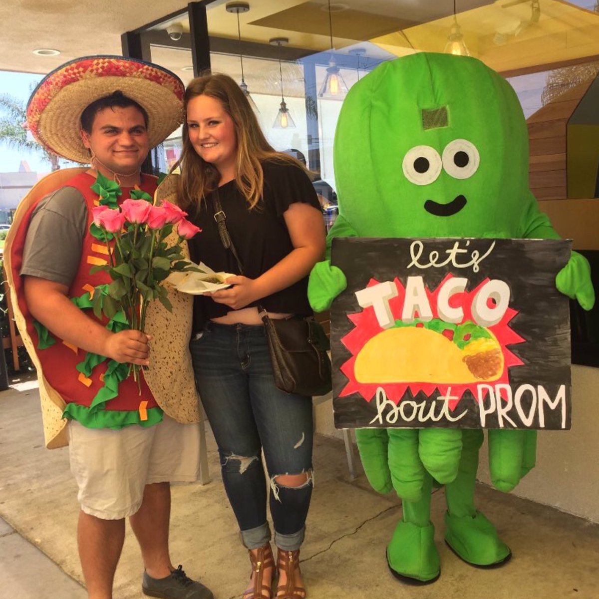 tio_flacos's tweet photo. #prom https://t.co/km1jtsrrh3