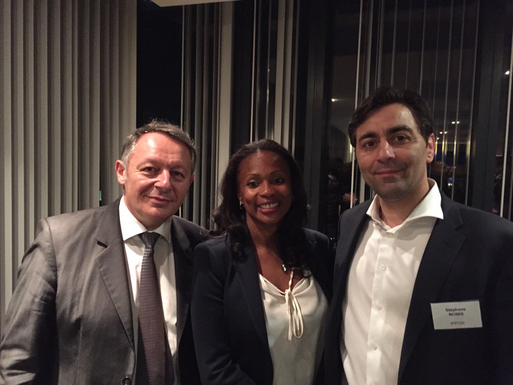 steph_nomis's tweet photo. en exclusivité une photo de la passation de pouvoir entre @Th_Braillard et @FlesselLaura #EnMarche #pacteperformance https://t.co/PK1J4H4j3M