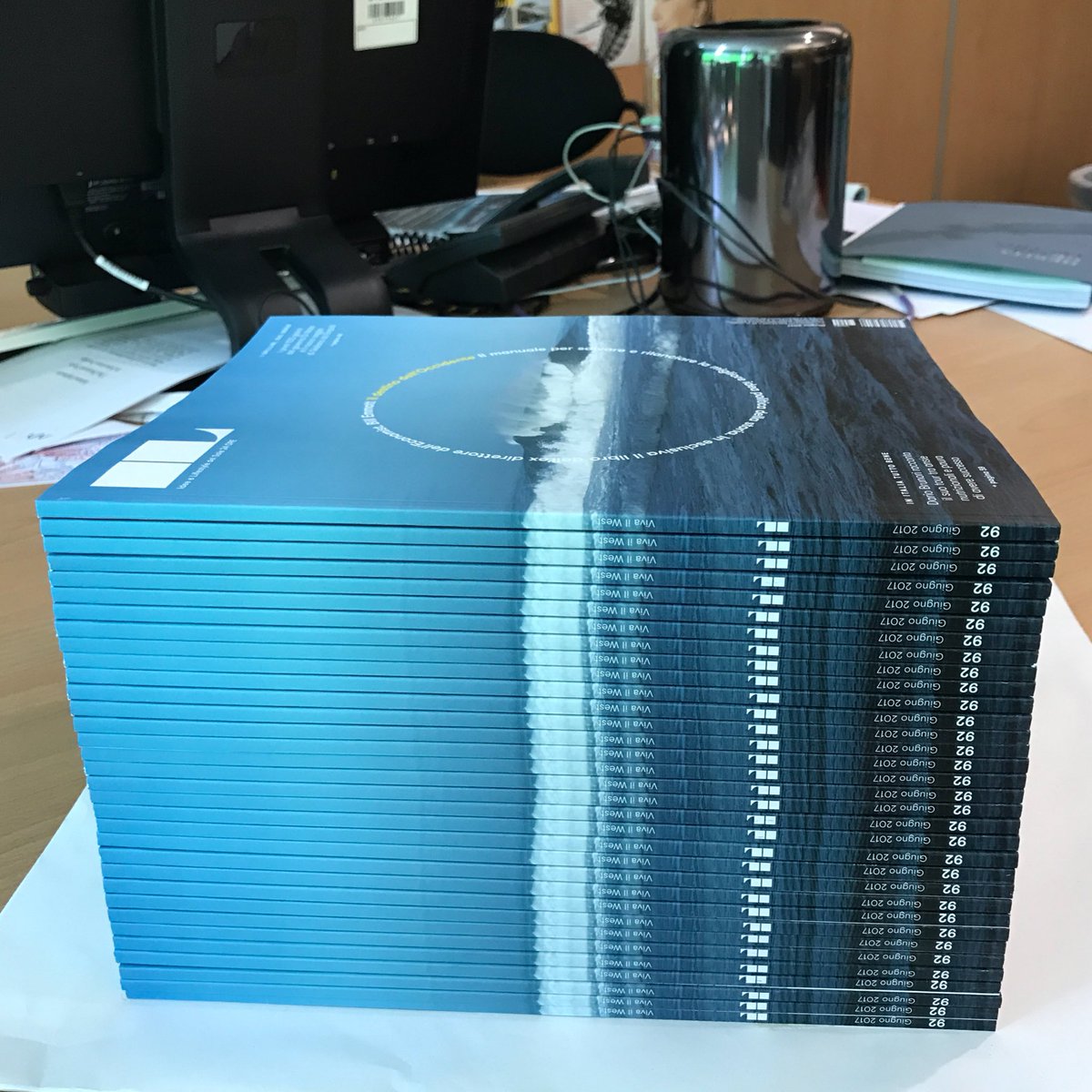 24ILmagazine's tweet photo. Sono arrivate in redazione le prime copie di #IL92 in edicola venerdì 18 maggio con @sole24ore https://t.co/hJGFMaxO2W
