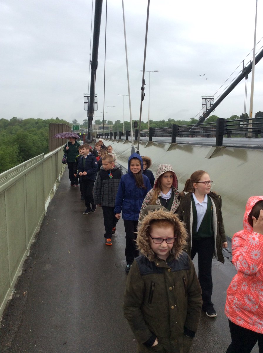 TheParksY4class's tweet photo. Humber Bridge walk @TheParksAcademy https://t.co/HgvsHWy41J