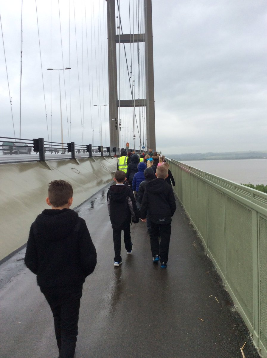 TheParksY4class's tweet photo. Humber Bridge walk @TheParksAcademy https://t.co/HgvsHWy41J
