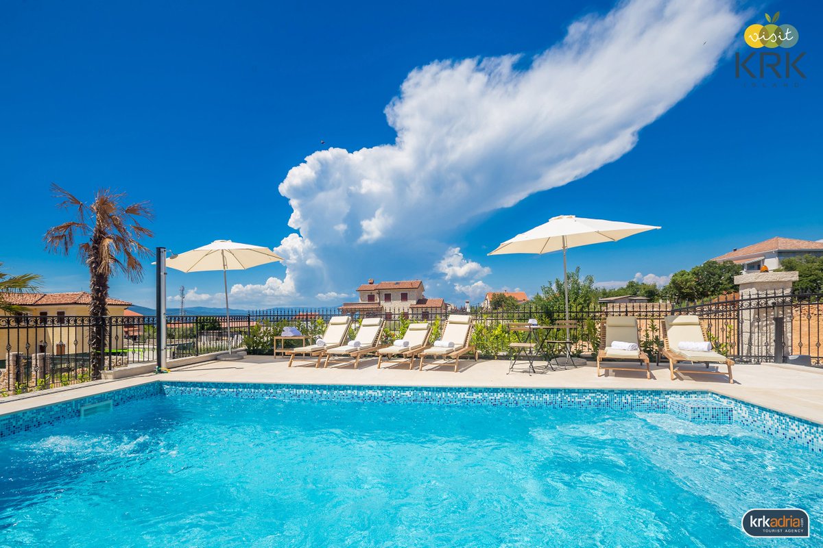 VisitKrk's tweet image. Villa Noa - beautiful luxury house in Linardici, #KrkIsland, with private pool, jacuzzi and sauna for 6-8 people, #VisitKrk