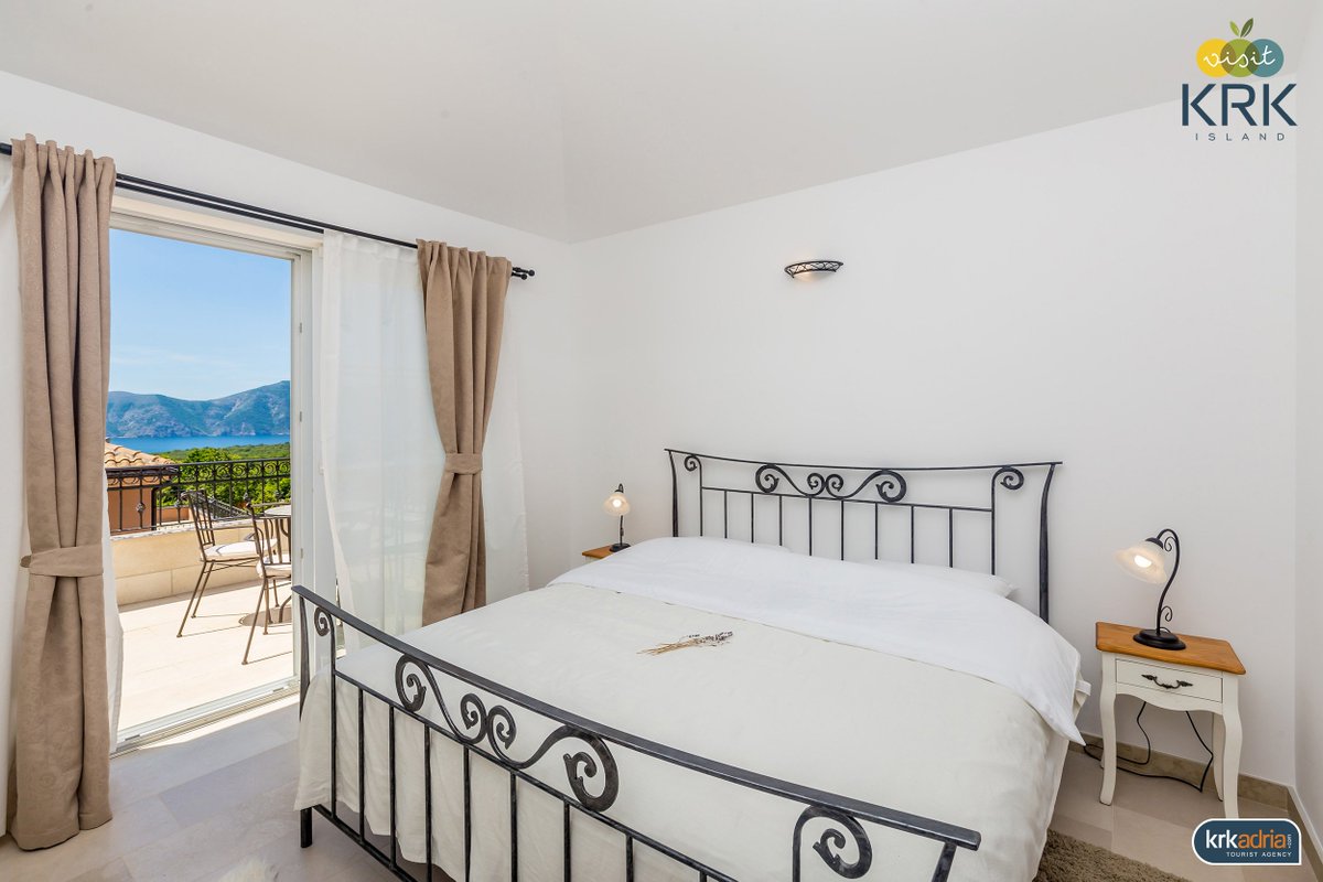 VisitKrk's tweet image. Villa Noa - beautiful luxury house in Linardici, #KrkIsland, with private pool, jacuzzi and sauna for 6-8 people, #VisitKrk
