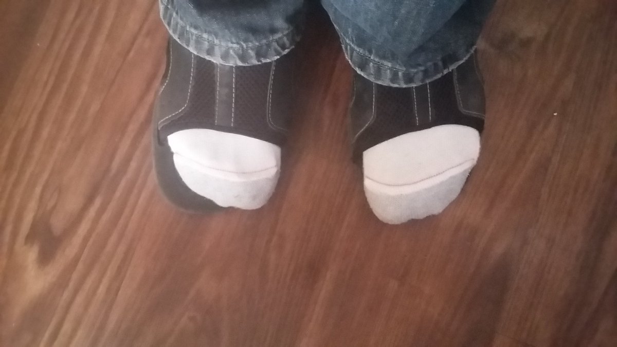 Oldskool4GOD's tweet image. When YOU and YOUR KIDS have the SAME KIND OF SLIPPERS! THEY'LL HAVE PEOPLE LOOKING AT YOU LIKE YOUR CRAZY!
#TWOLEFTSHOES!
#WHERESMYSHOE!?