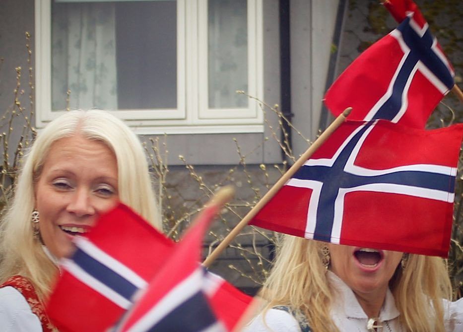 borreli's tweet photo. Dagens blinkskudd! 😆🇳🇴
. 
#nrk17mai #barnetog #tiller #trondheim #17mai #flagg #trinnkontaktene #hipphurra #blinkskudd #rostenskole https://t.co/q1zTvZfSCl