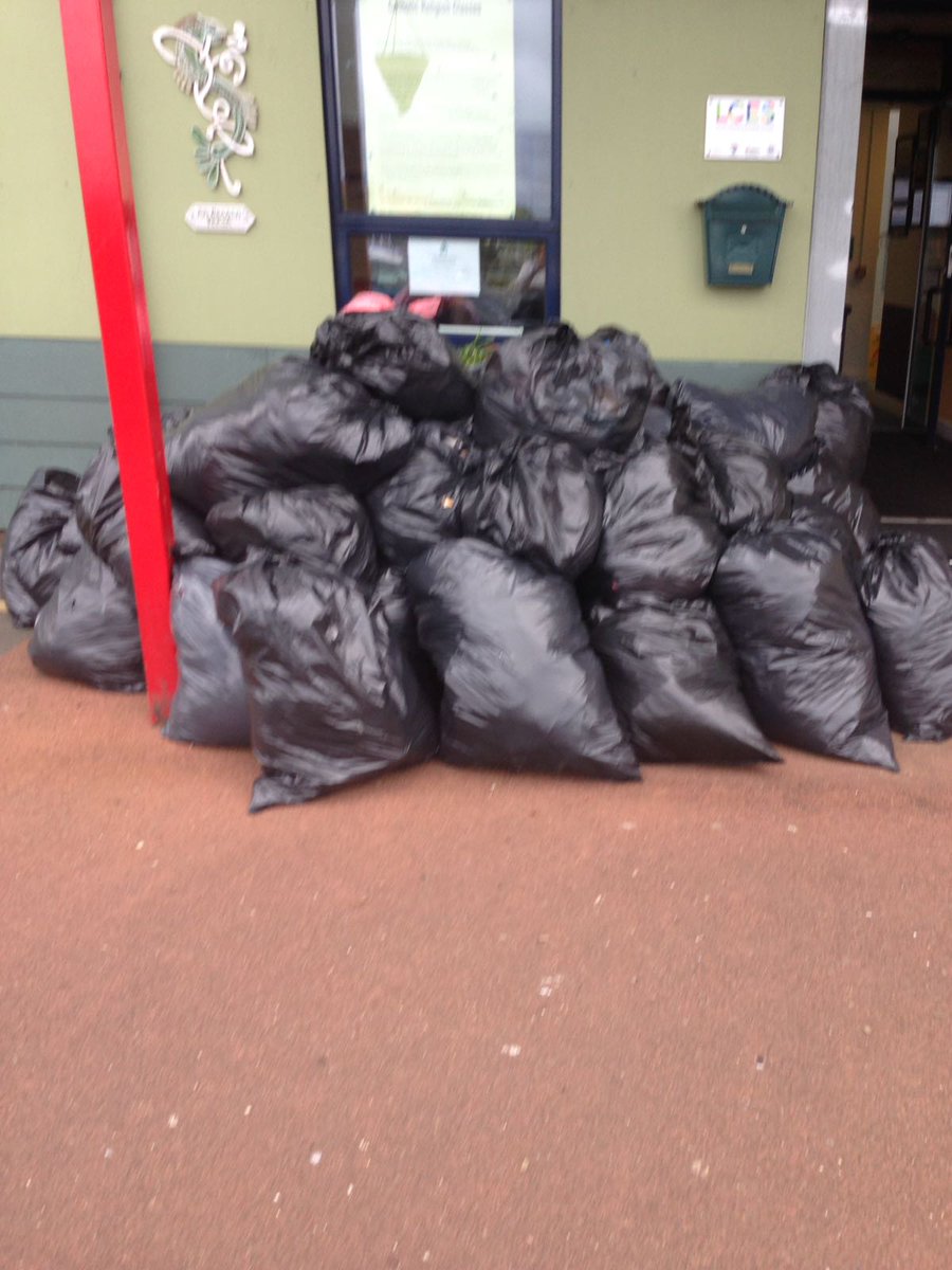 lucaneastet's tweet photo. 486 kilos of clothing was recycled by our amazing parents, raising 320 euro for our school. Well done to all involved #Recycle #superpta https://t.co/64KvbAF4He
