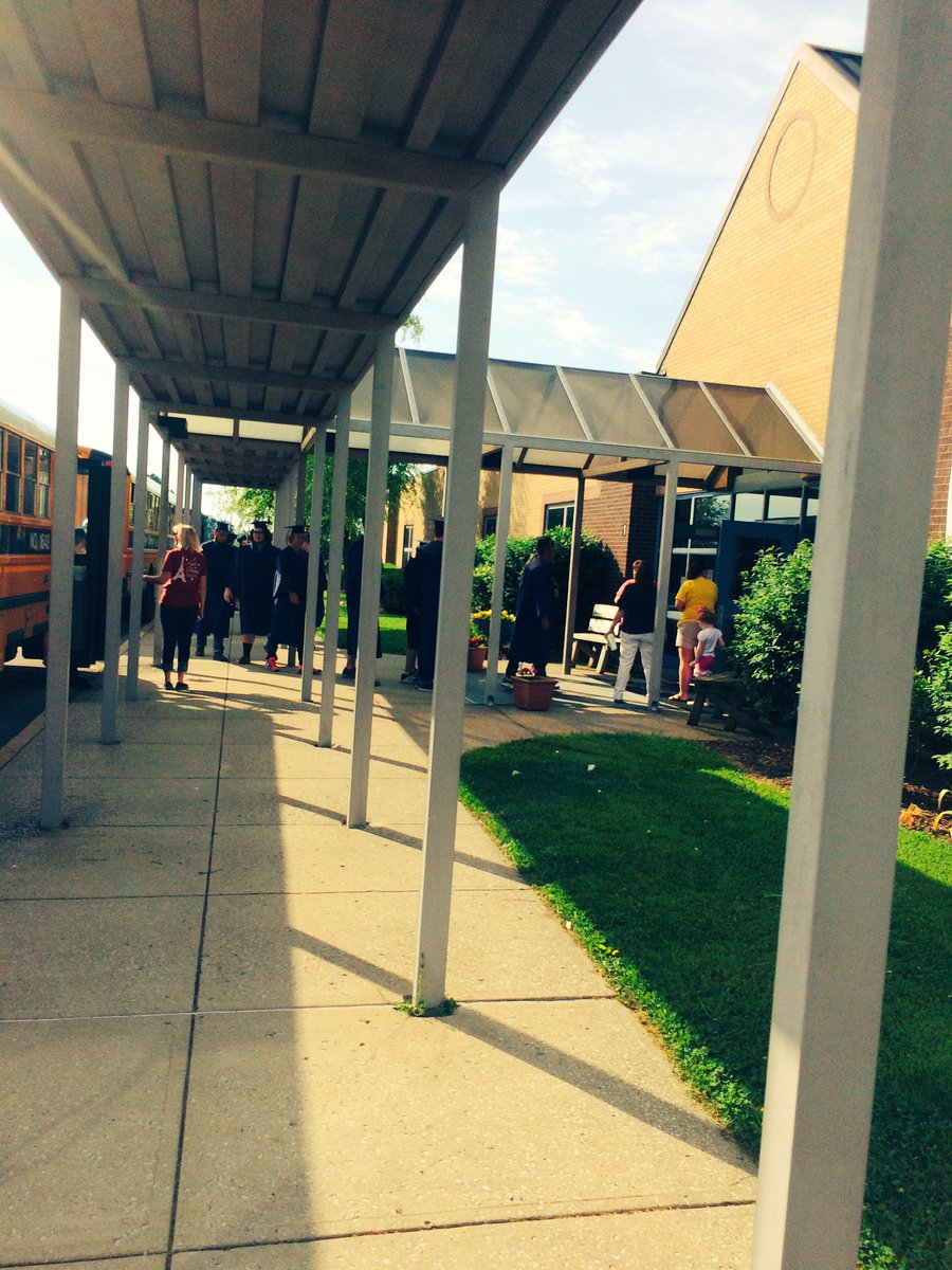 SCHS_CCC's tweet photo. #SCHSClass2017 #GradWalk 1st stop @heritage_elem @Rocket_Guidance @RocketPrincipal @shelbycountysch https://t.co/HtbqKWB1Mr