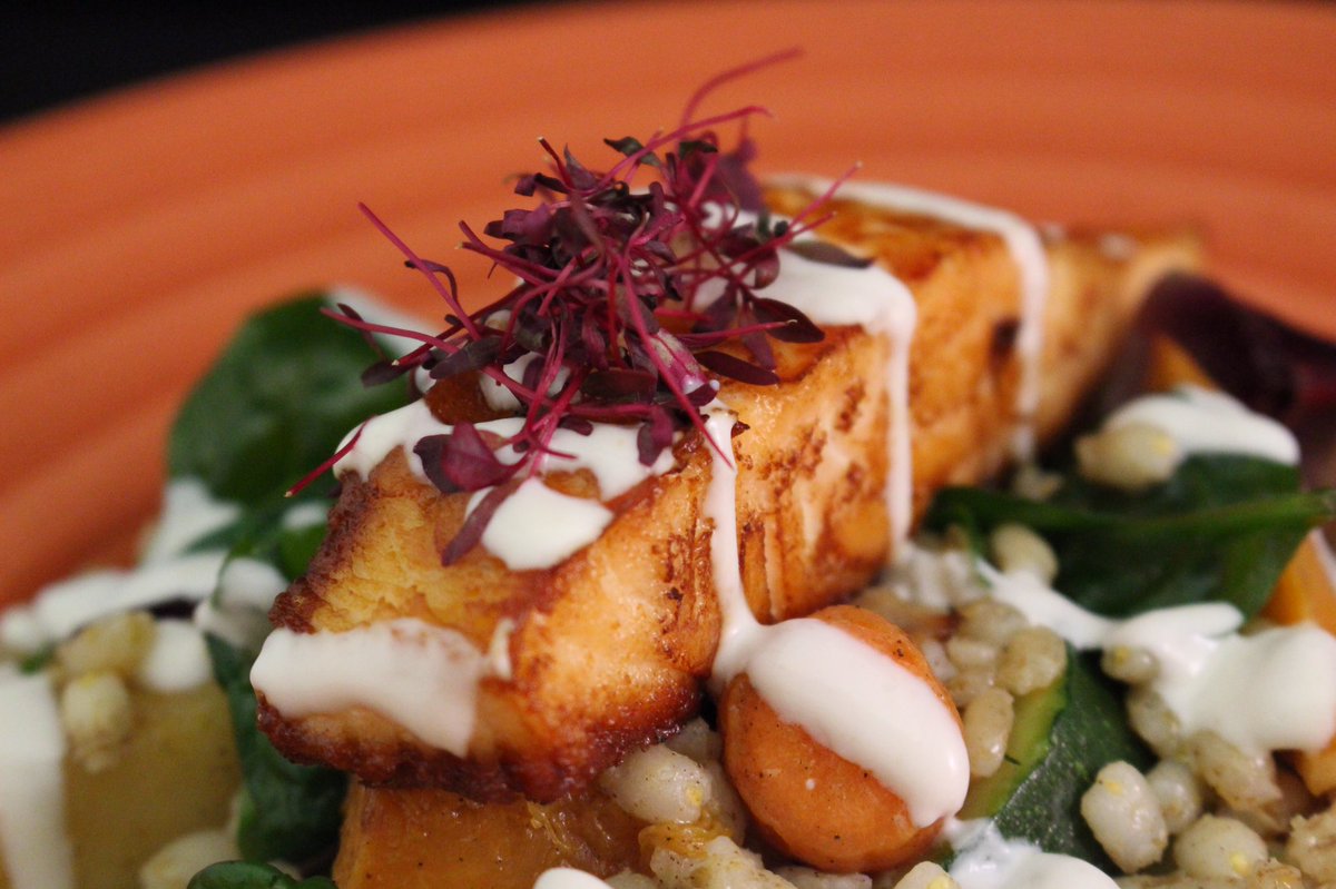 #Healthylunch #Salmon roast 🥒 spinach #salad with #tahini &amp; #yoghurt Well done 👍 #chefs <a href="/MarlenaLigocka/">Marlena Ligocka</a> @chefdeane91 @AngelHillFood #BBCW1