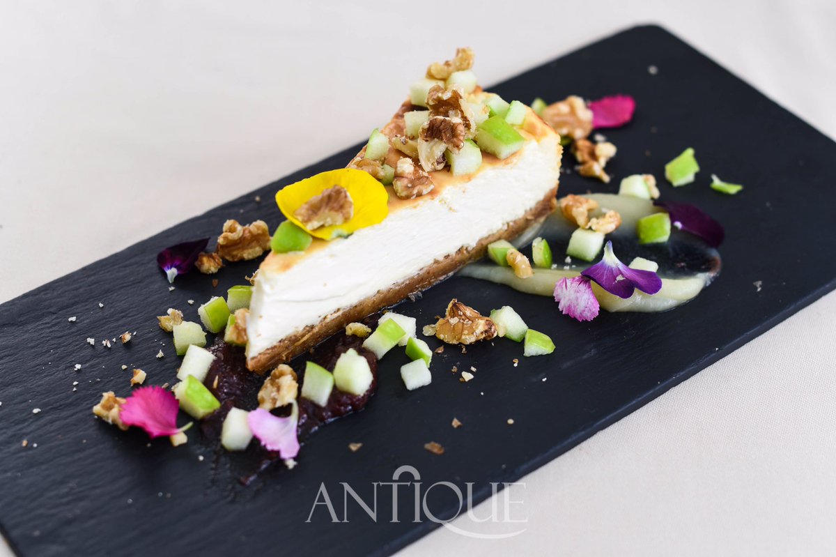 antiqueubeda's tweet photo. ¿Un trocito de #tartadequeso ? ¡Seguro que este te sorprende! #comparteAntique #Úbeda #Gastronomía #aove https://t.co/ATptsxwj9X